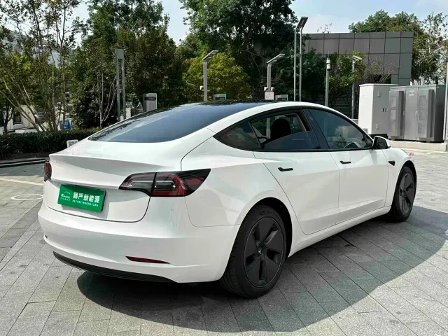 Tesla Model 3 — Фото автомобиля 9