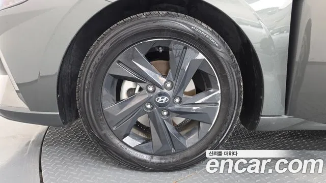 Hyundai Avante CN7 — Фото автомобиля 5
