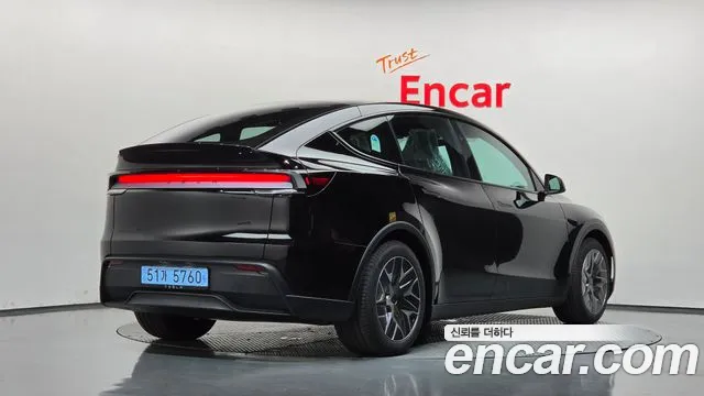 Tesla Model Y — Фото автомобиля 2