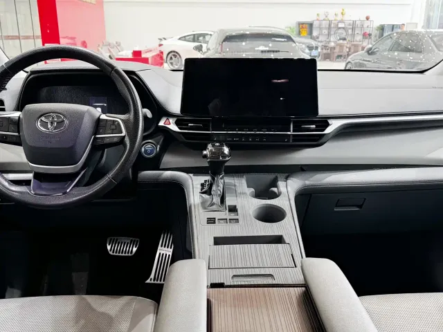 Toyota Granvia — Фото автомобиля 15