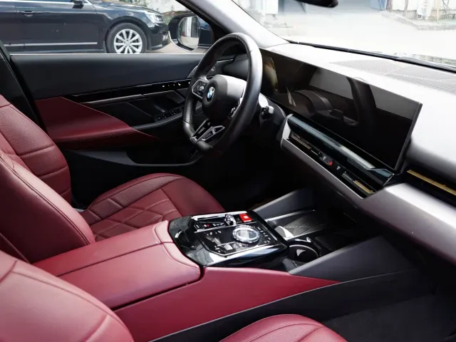 BMW 5 Series — Фото автомобиля 12