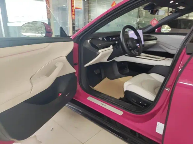 Xiaomi SU7 — Фото автомобиля 15