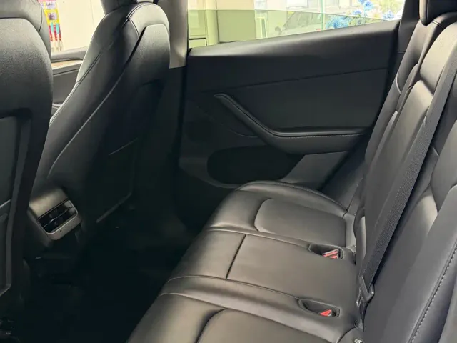 Tesla Model Y — Фото автомобиля 7