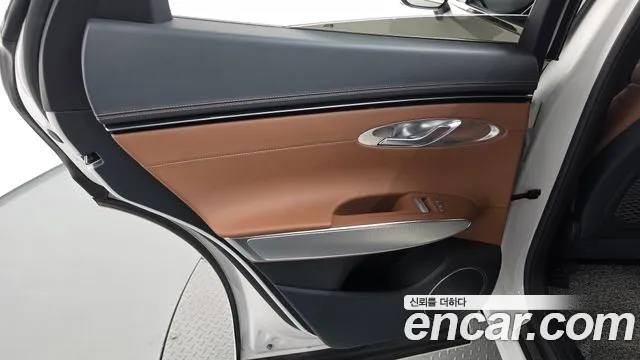 Genesis GV70 — Фото автомобиля 14