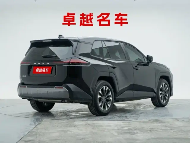 Toyota RAV4 — Фото автомобиля 3