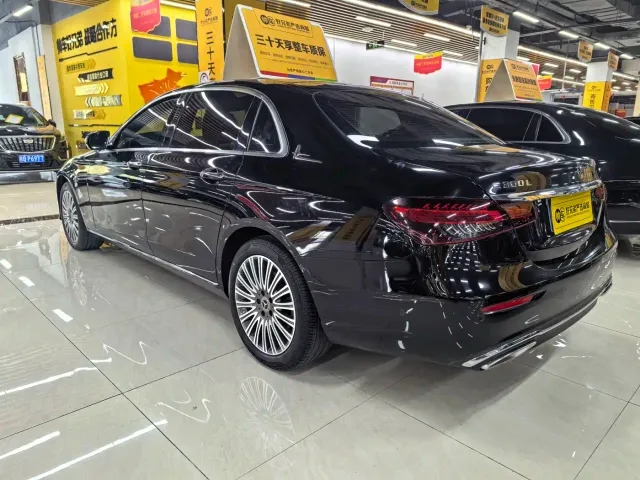Mercedes-Benz E-Class — Фото автомобиля 15