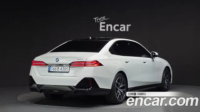 BMW 5-Series — Фото автомобиля 2