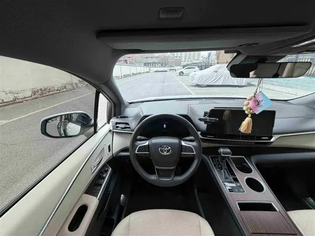 Toyota Granvia — Фото автомобиля 11