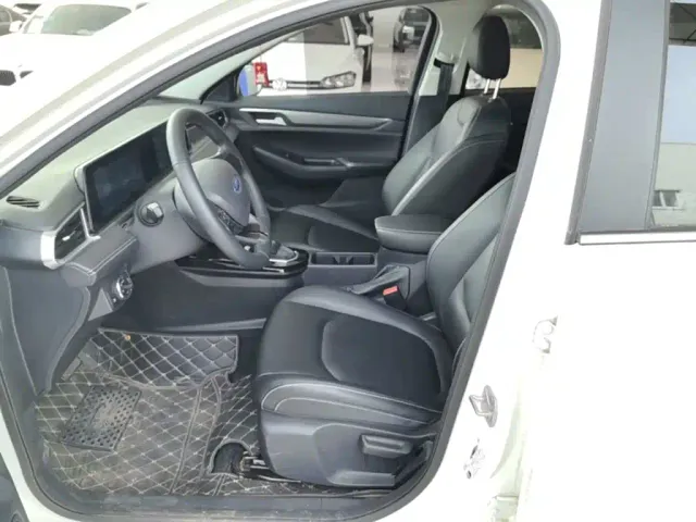 Ford Escort — Фото автомобиля 14