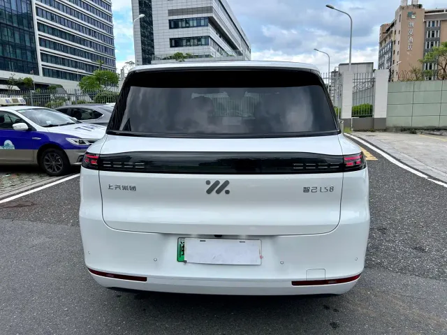 IM Motors LS8 — Фото автомобиля 18