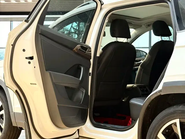 Volkswagen Tharu — Фото автомобиля 10