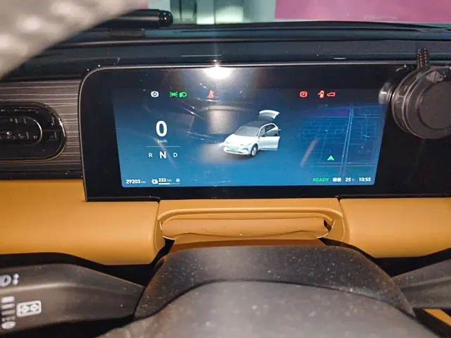 Leapmotor C11 — Фото автомобиля 8
