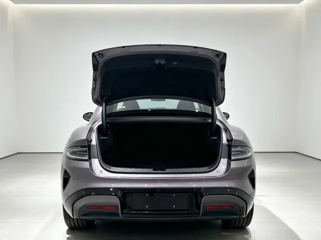 Xiaomi SU7 — Фото автомобиля 21