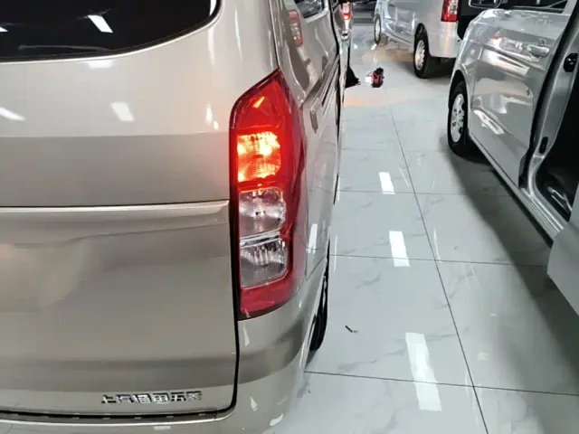 Wuling Hongguang V — Фото автомобиля 7