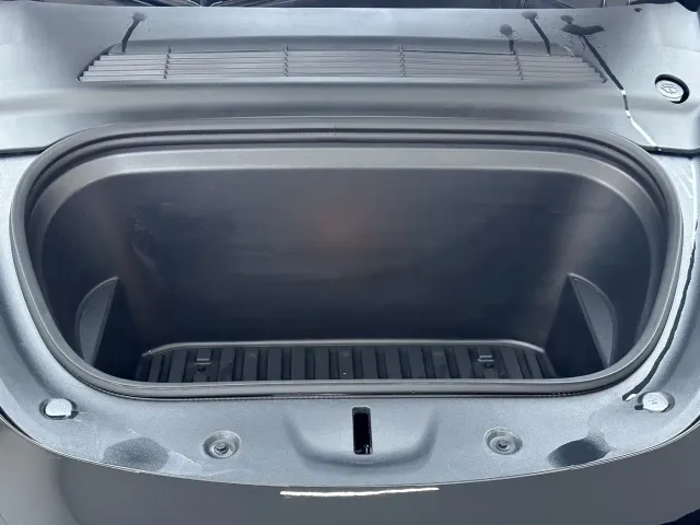 Tesla Model Y — Фото автомобиля 10
