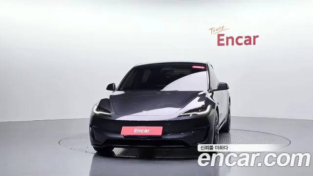 Tesla Model 3 — Фото автомобиля 2