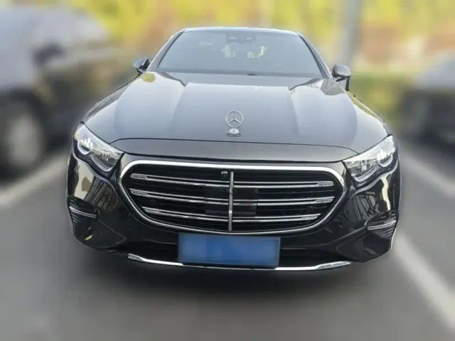 Mercedes-Benz E-Class — Фото автомобиля 4