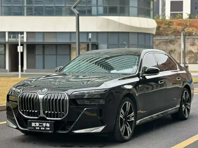 BMW 7 Series — Фото автомобиля 3