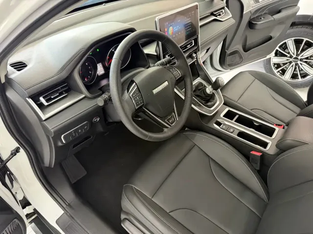 Haval M6 — Фото автомобиля 10