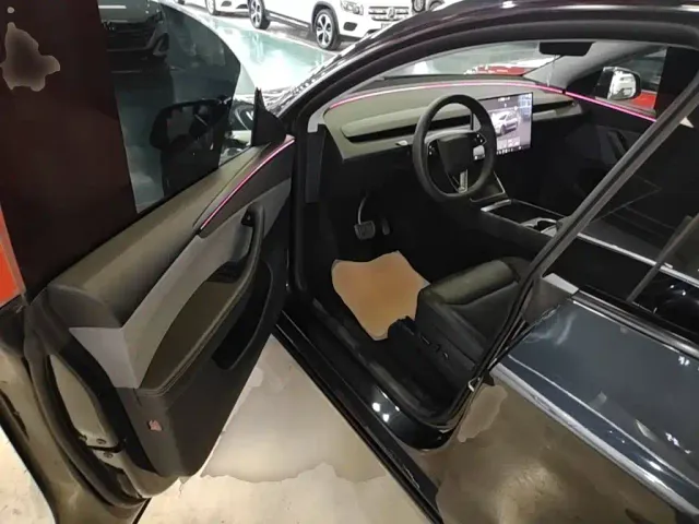 Tesla Model Y — Фото автомобиля 15