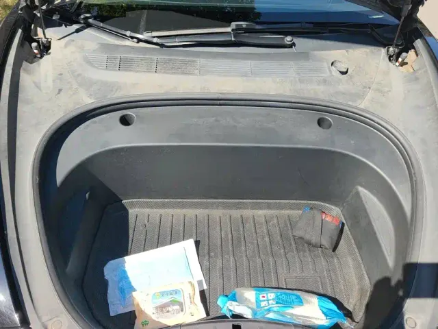 Tesla Model 3 — Фото автомобиля 8