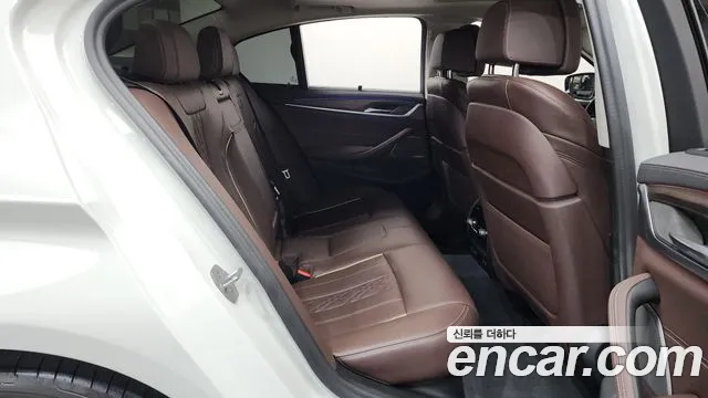 BMW 5 Series G30 — Фото автомобиля 11
