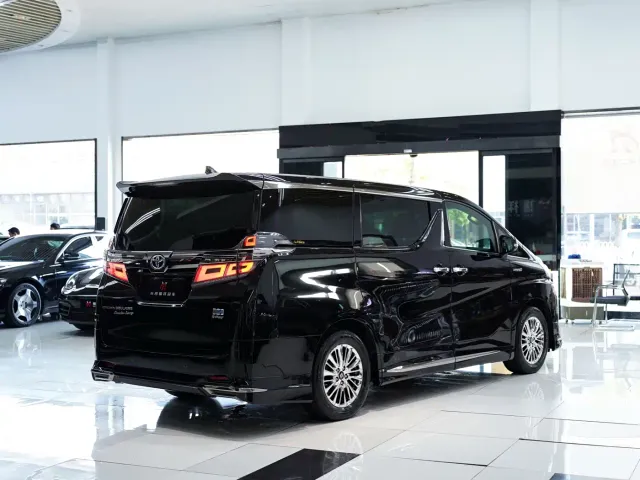 Toyota Vellfire — Фото автомобиля 21