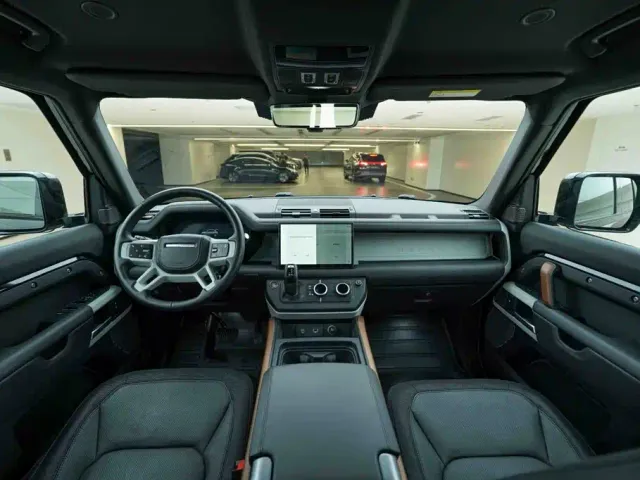 Land Rover Defender — Фото автомобиля 19