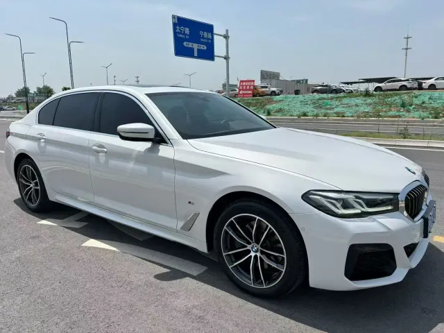 BMW 5 Series — Фото автомобиля 5