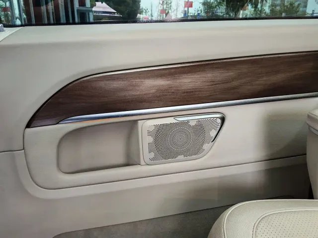 Mercedes-Benz V-Class — Фото автомобиля 26