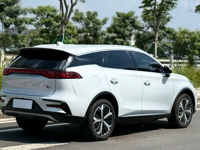 BYD Tang — Фото автомобиля 3