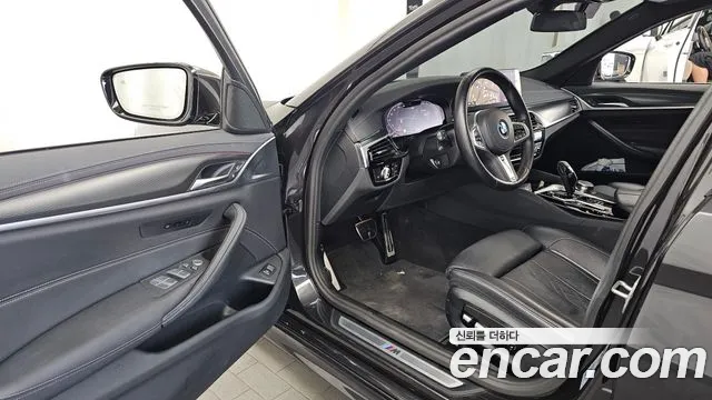 BMW 5 Series G30 — Фото автомобиля 10