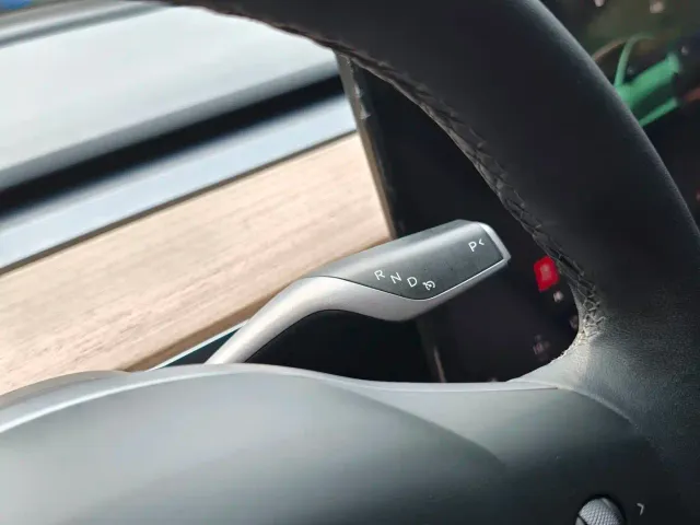 Tesla Model 3 — Фото автомобиля 15