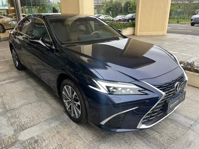 Lexus ES — Фото автомобиля 3