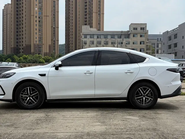 BYD Seal 05 DM-i — Фото автомобиля 7