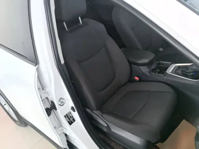 Toyota RAV4 — Фото автомобиля 24