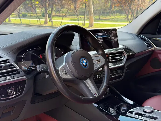 BMW iX3 — Фото автомобиля 10
