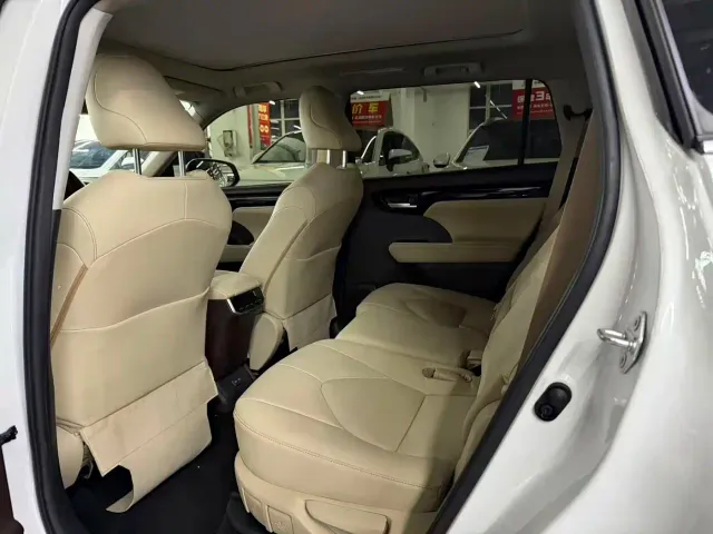 Toyota Highlander — Фото автомобиля 5