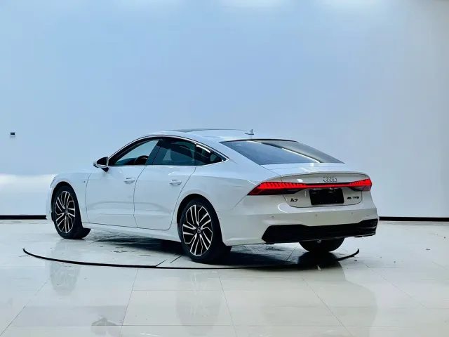 Audi A7 — Фото автомобиля 4