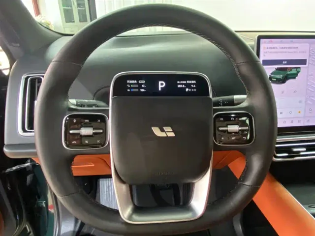 Li Auto L8 — Фото автомобиля 11