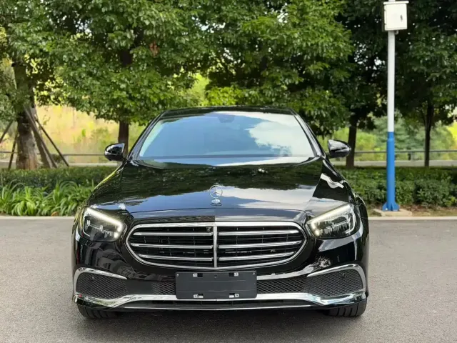 Mercedes-Benz E-Class — Фото автомобиля 2