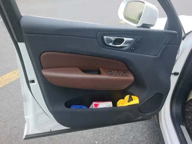 Volvo XC60 — Фото автомобиля 7