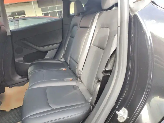 Tesla Model Y — Фото автомобиля 13