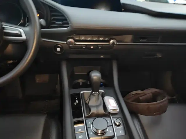 Mazda Axela — Фото автомобиля 12