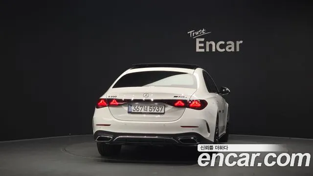 Mercedes-Benz E-Class — Фото автомобиля 4