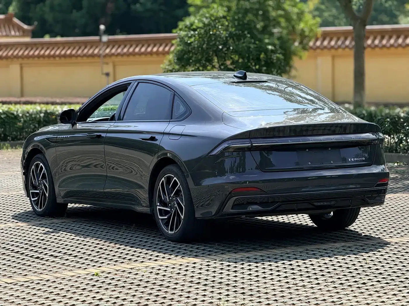 Lincoln Lincoln Z 2022 Model iCool Luxury Edition — Фото автомобиля 6