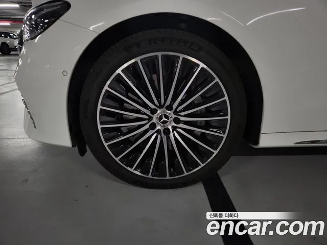 Mercedes-Benz E-Class — Фото автомобиля 4