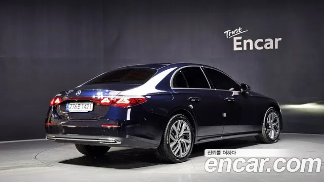 Mercedes-Benz E-Class — Фото автомобиля 2