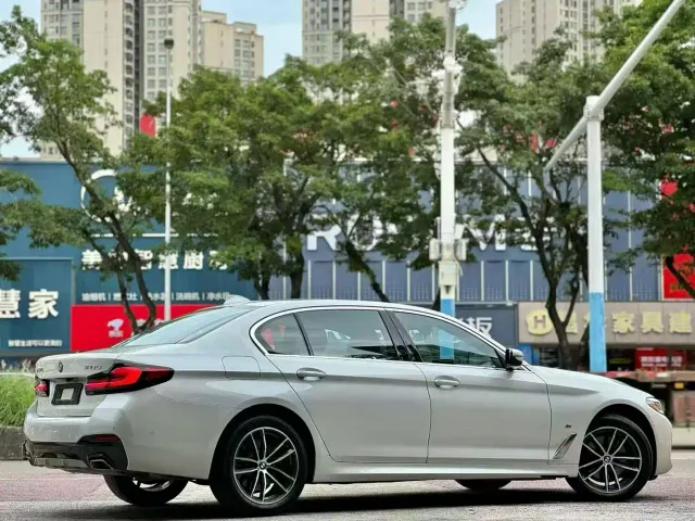 BMW 5 Series — Фото автомобиля 9