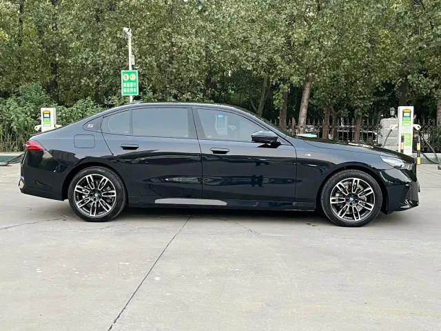 BMW 5 Series — Фото автомобиля 7